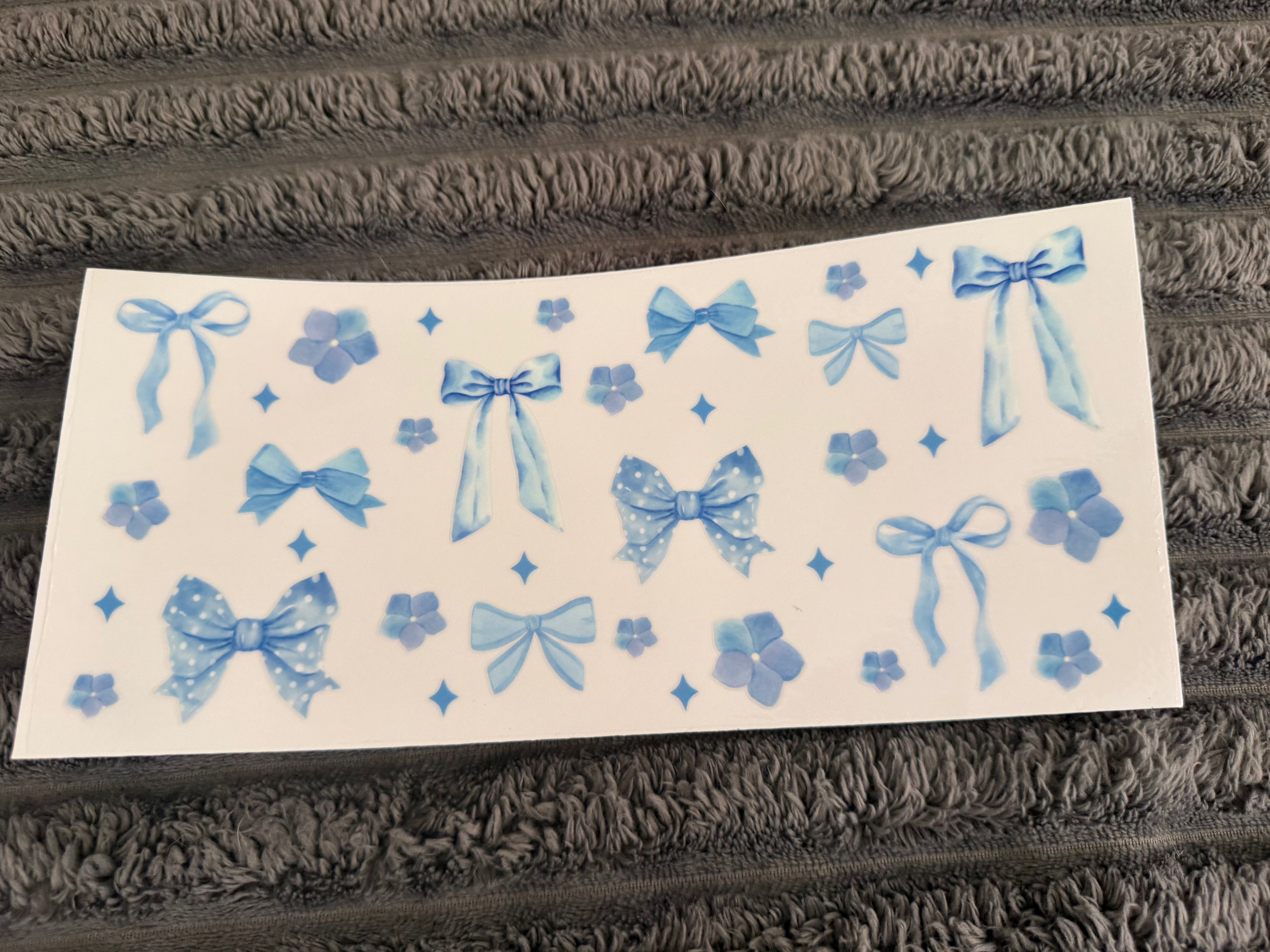 blue bows / flowers