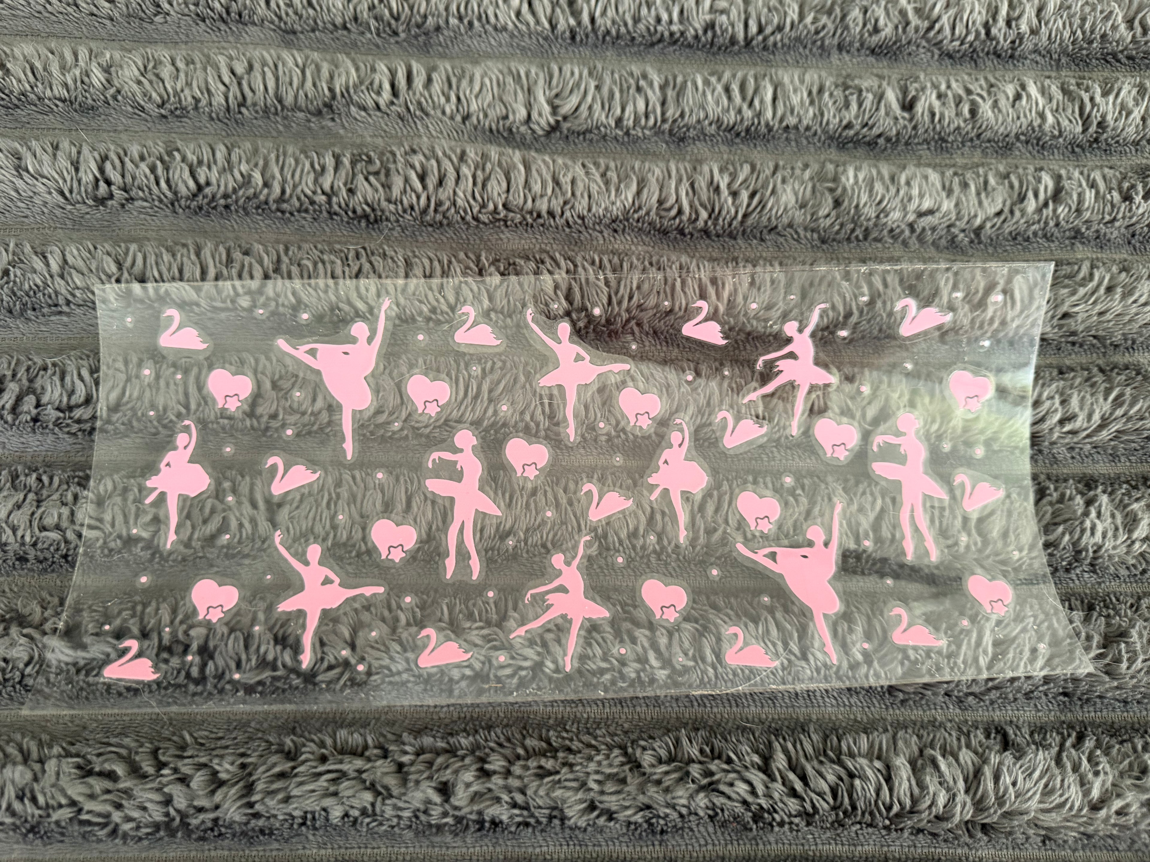 pink dancers / hearts